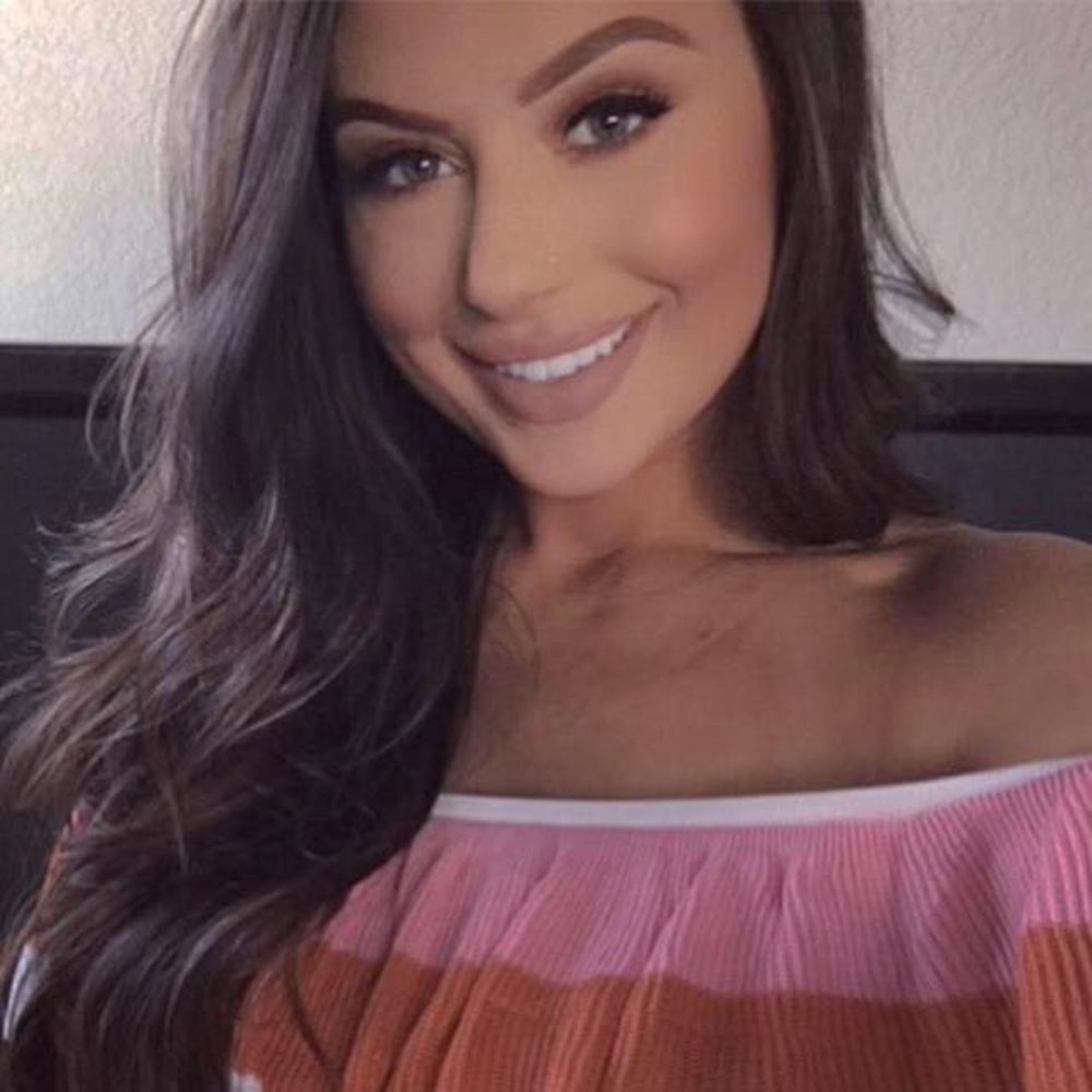 Meet your Posher, Danika